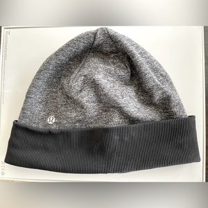 Ponytail Lulemon toque